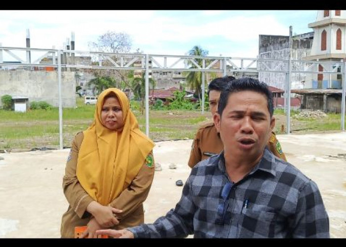 Dr. Elfahmi Lubis : Taat Hukum, Pemkot Sukarela Bongkar Tiang Baja Ringan Lapak Pedagang Sebelah PTM