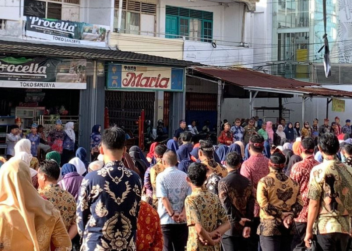 Walikota Bengkulu Pimpin Apel Gabungan di Jalan KZ Abidin Pasar Minggu