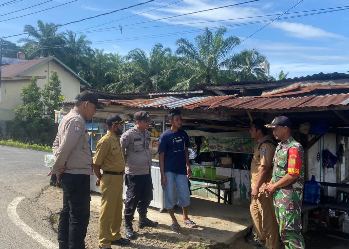 Warung Pedagang Yang Menghalangi Jarak Pandang Pengendara Ditertibkan