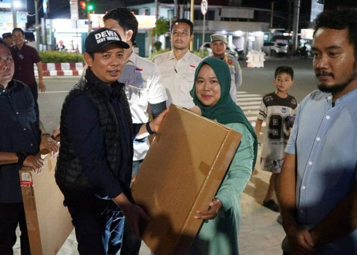 Dukungan Nyata, 50 Meja Portable untuk Pelaku UMKM Belungguk Point