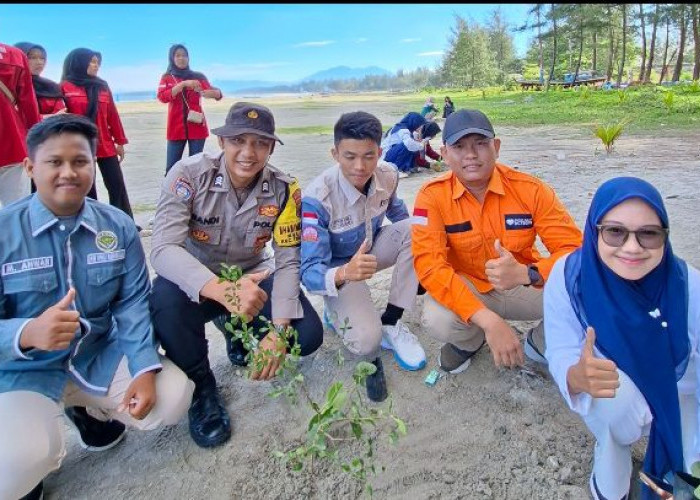 Relawan Rumah Zakat Bengkulu Kolaborasi Gelar VOGREEN, Aksi Hijau di Pesisir Pantai Zakat