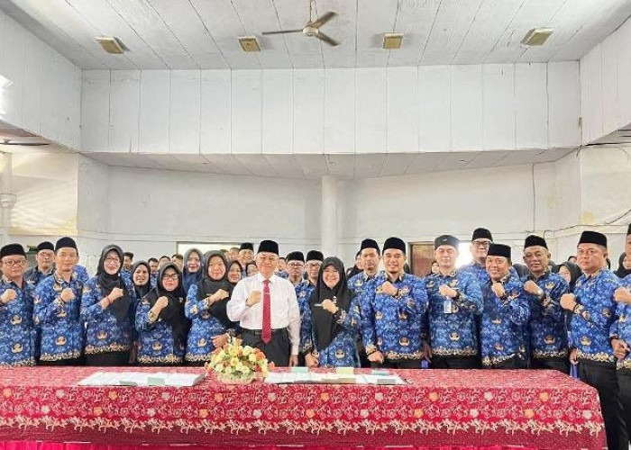 Disaksikan Asisten II, ASN DLHK Provinsi Bengkulu Teken Perjanjian Kerja Baru