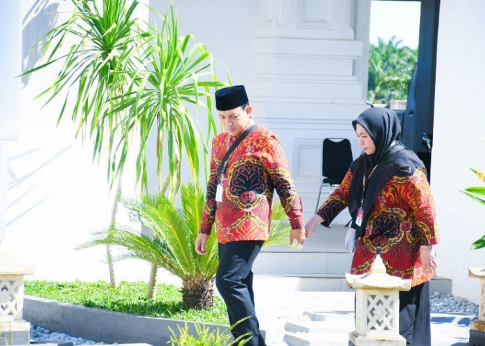 Melepas Rindu ke Tanah Suci, Momen Hangat Dedy Wahyudi Berangkat Haji Bersama Istri dan Warga