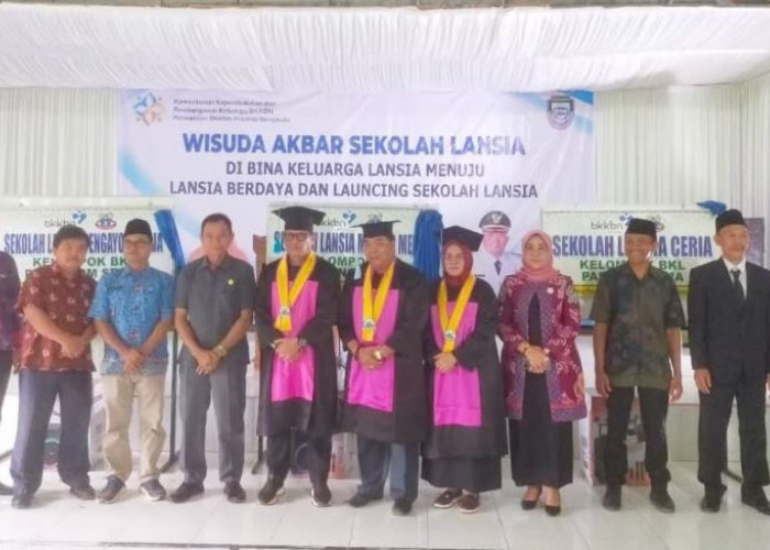 Sebanyak 68 Orang Masyarakat Seluma Ikut Wisuda Sekolah Lansia