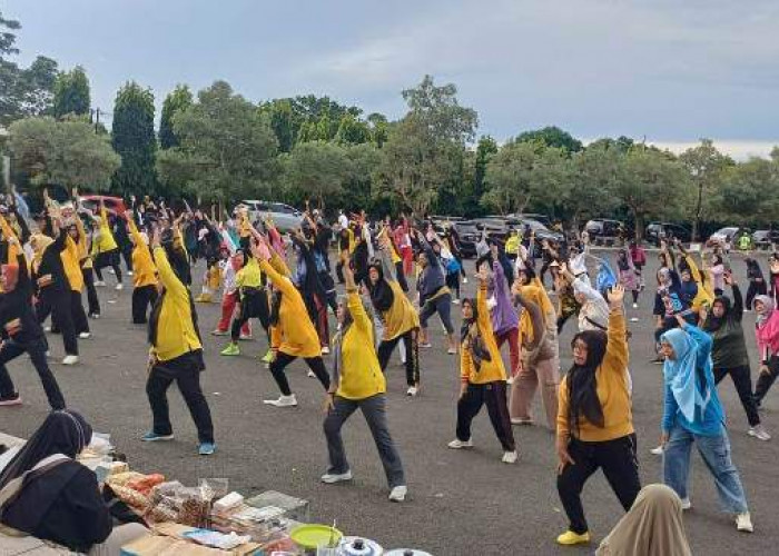 Meriah, Senam Sehat Kolaborasi DPW IKM Bengkulu   dan IKTD Padang Panjang  di Balai Buntar