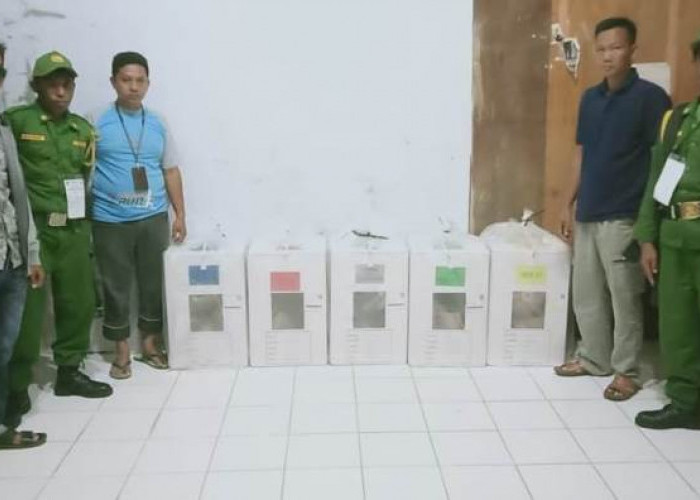 Paling Cepat, TPS Desa Muara Jaya Kembalikan Logistik Kotak Suara ke PPK Kecamatan Maje