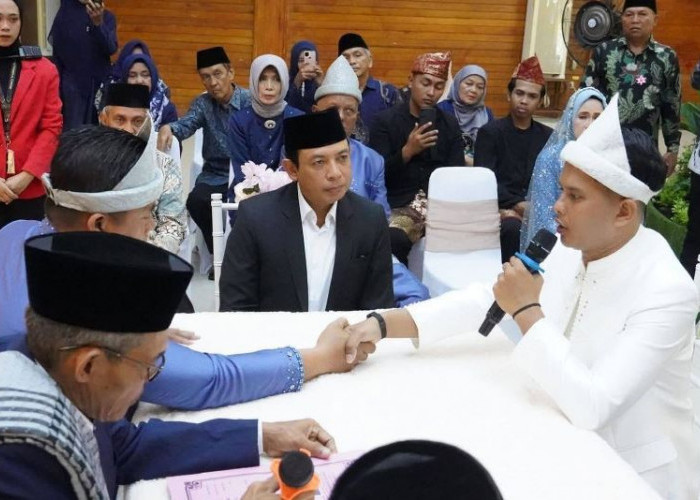 Hadiri Pernikahan Warga, Walikota Bengkulu Dedy Wahyudi Jadi Saksi di Balai Prajurit