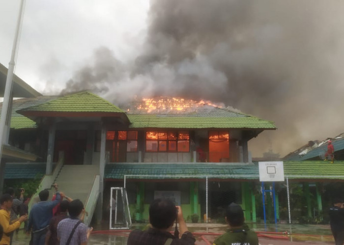 Data Terkini, 30 Ruangan di SMKN 3 Kota Bengkulu Ludes Terbakar