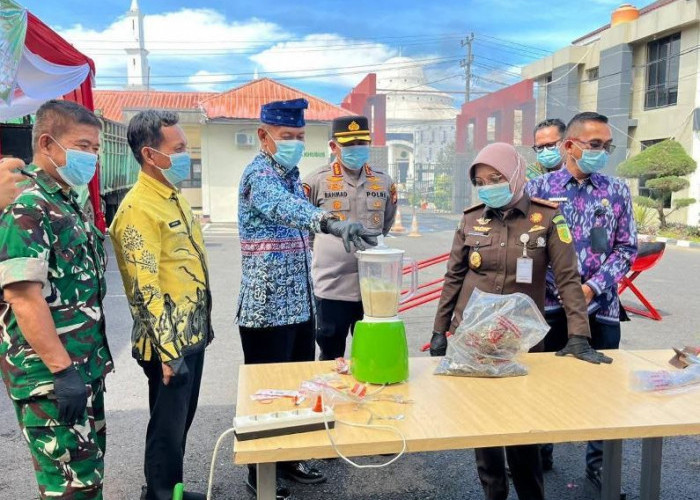 Kejari Kota Bengkulu Musnahkan Ratusan Barang Bukti Kejahatan