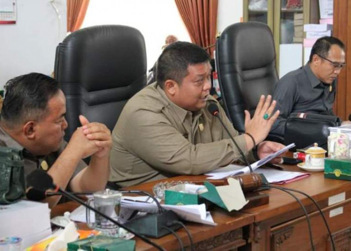 Banggar DPRD Bersama   TAPD Bahas Raperda APBD  2023