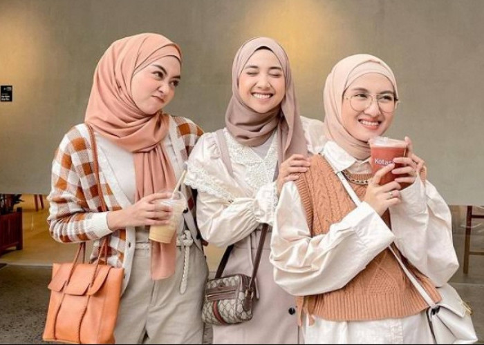 Tren Fashion Hijab 2024, Yuk Intip 3 Model Outdoor yang Bakal Populer!