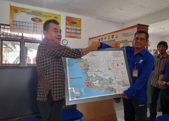 BMKG Station Kepahiang Serahkan Peta Rawan Bencana Tsunami