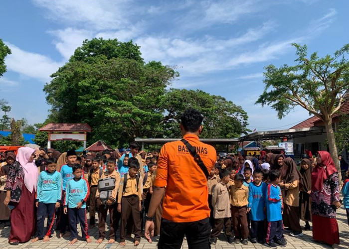 Isu Gempa Megatrust, Yakesma dan Basarnas  Berikan Edukasi Tanggap   Bencana di SDN 42 Kota Bengkulu 