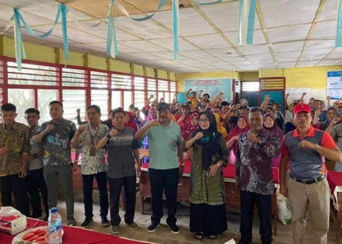 Bupati Mian Serahkan  Bantuan Kerawanan Pangan di Desa Samban Jaya