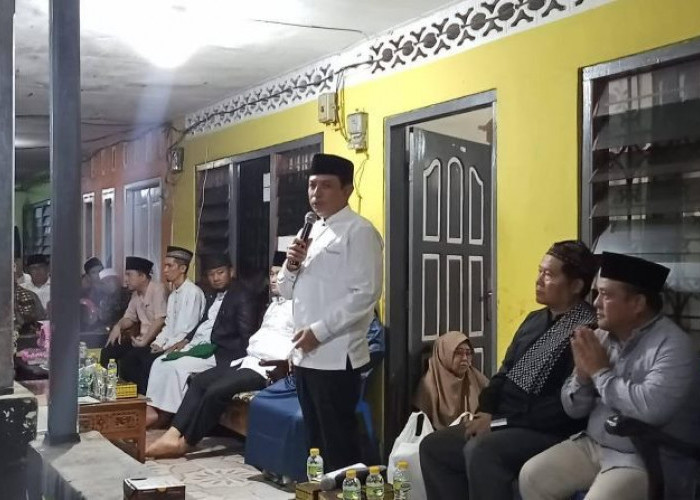 Saat Takziah, Walikota Bengkulu  Serahkan Dokumen Adminduk Program 3 in 1