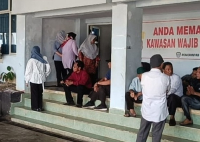 Warga dan Perangkat Desa Dusun Baru Geruduk Kantor Bupati Seluma