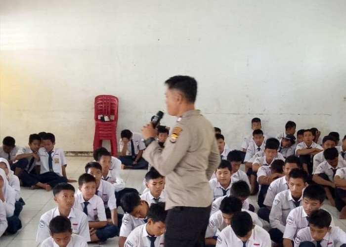 Pelajar SMPN 10 Bengkulu Selatan Ramai-Ramai Datangi Kantor Desa Gindo Suli