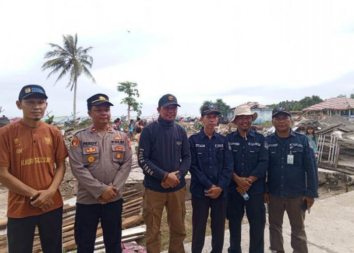 Warga Desa Pasar Lama Bongkar Rumah Demi Pembangunan Pelabuhan Perikanan Nusantara 