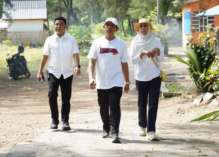 Percantik Pantai Panjang, Walikota Bengkulu Pimpin Aksi Pupuk Kelapa dan Benahi Fasilitas Wisata