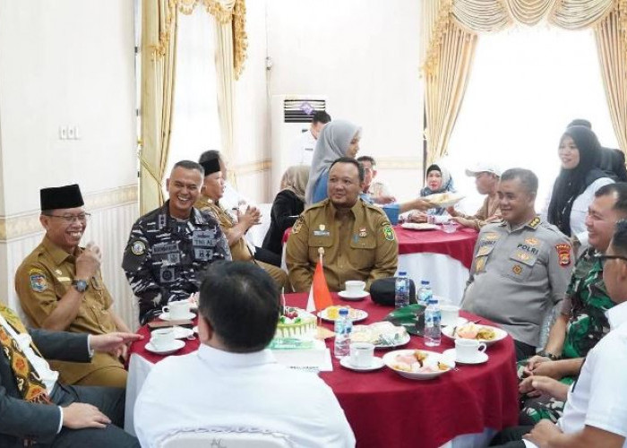 Kunjungan Kerja di Bengkulu, Ketua DPD RI Sultan Bachtiar Najamudin Disambut Hangat di Bandara