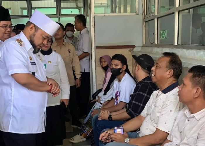 Gubernur Bengkulu, Helmi Hasan, melakukan inspeksi mendadak (sidak) ke Rumah Sakit Umum Daerah dr. M. Yunus