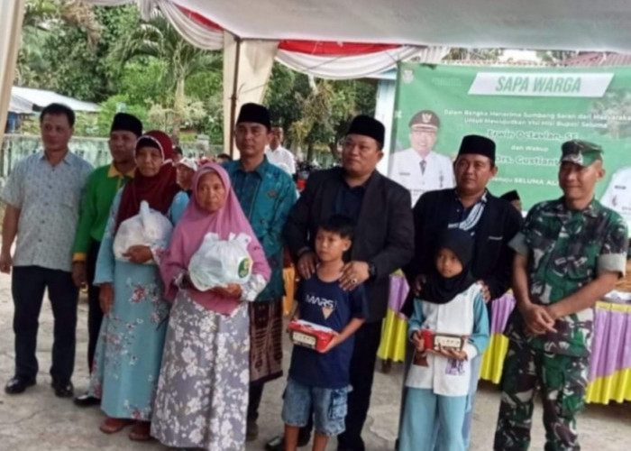 Sambil Sapa Warga, Bupati Seluma Salurkan Sembako ke Lansia di Tanjung Seluai 