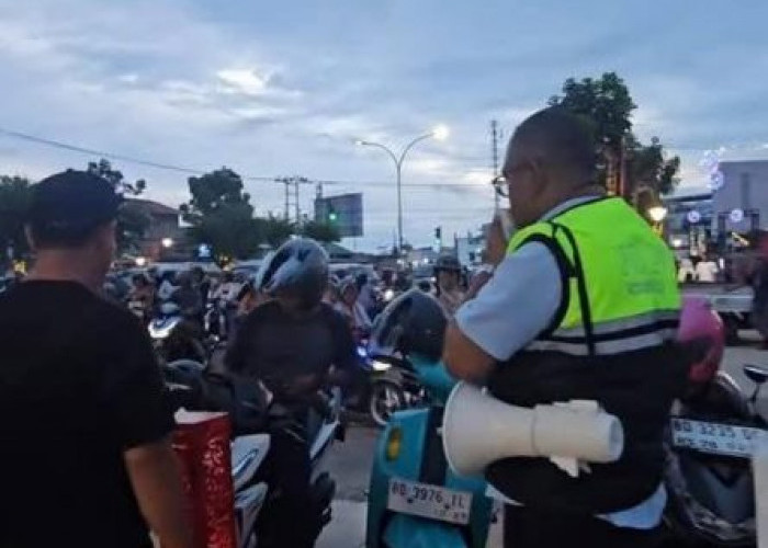 Satpol PP Kota Bengkulu Larang Parkir  di Trotoar Belungguk Point