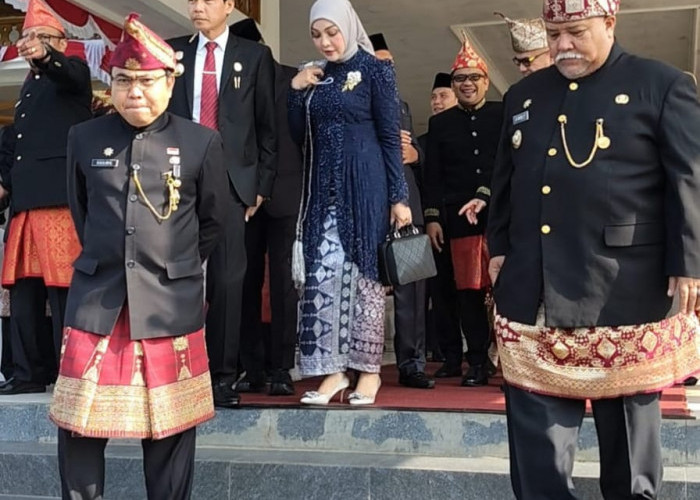 Dalam Rangka HUT Ke - 77 , Bupati Kaur Hadiri Paripurna DPRD Bengkulu Selatan, Untuk Jaga Silaturahmi 