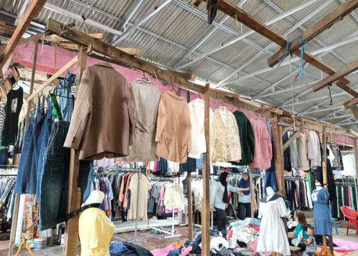 Fashion Thrifting Masih Tren di Panorama Kota Bengkulu