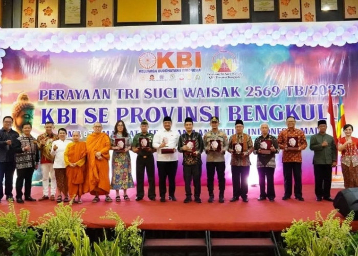 Wakil Walikota Bengkulu Hadiri Perayaan Waisak