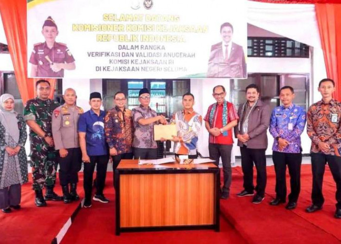  Kejari Serahkan 45 Persil Sertifikat Sitaan ke Pemkab Seluma