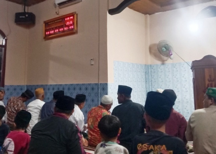 Masyarakat Antusias, Masjid Al Mukminin Desa Air Lakok Mulai Tarawih