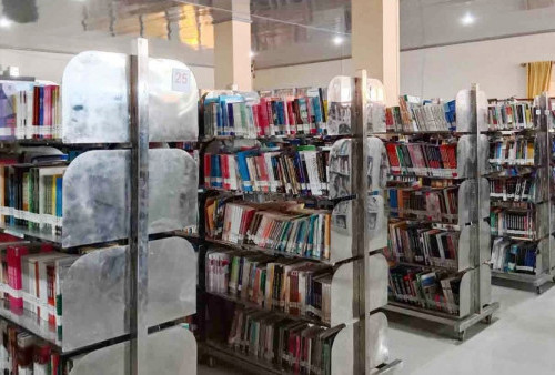 Dinas Perpustakaan dan Kearsipan Rutin Lakukan Pelestarian Buku Perpustakaan