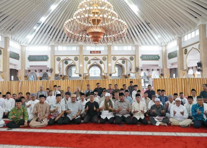 Di Bawah Kubah Masjid Raya, Gubernur Bengkulu Lepas ASN Ikut Retreat Merah Putih