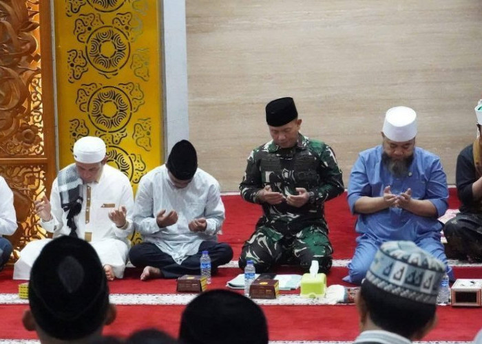 Walikota Bengkulu Hadiri Peringatan Nuzulul Quran di Masjid Raya Baitul Izzah