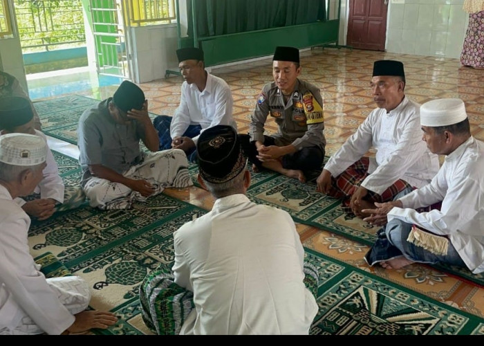  Bhabinkamtibmas Masuk Masjid di Karang Dapo