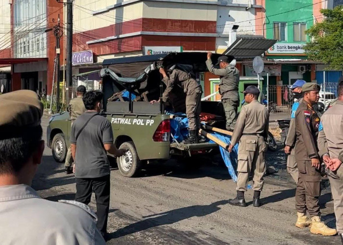 Masih Ada yang Berjualan di Jalan, Satpol PP Ajak Pedagang Pasar Minggu Kembali ke Lapak Resmi