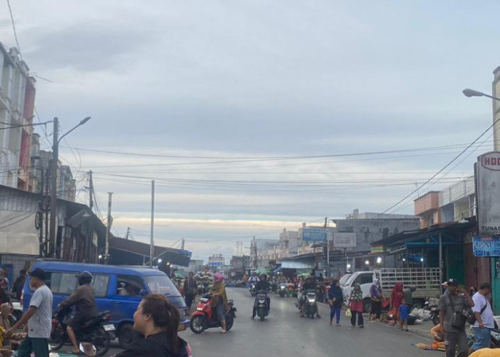 Pasar Panorama Makin Terang, Dishub Kota Bengkulu Pasang Belasan Lampu Jalan Baru