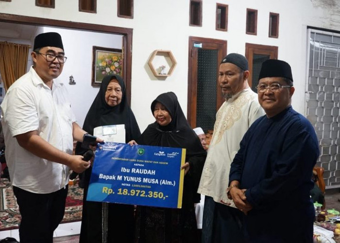 Layanan Prima Program 'Four In One' Pemkot Bengkulu Diserahkan Langsung kepada Ahli Waris