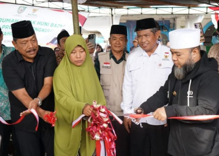 Wardojunaida Senang, Gubernur Bengkulu Resmikan  Pemakaian Rumah Layak Huni Warga Kepahiang