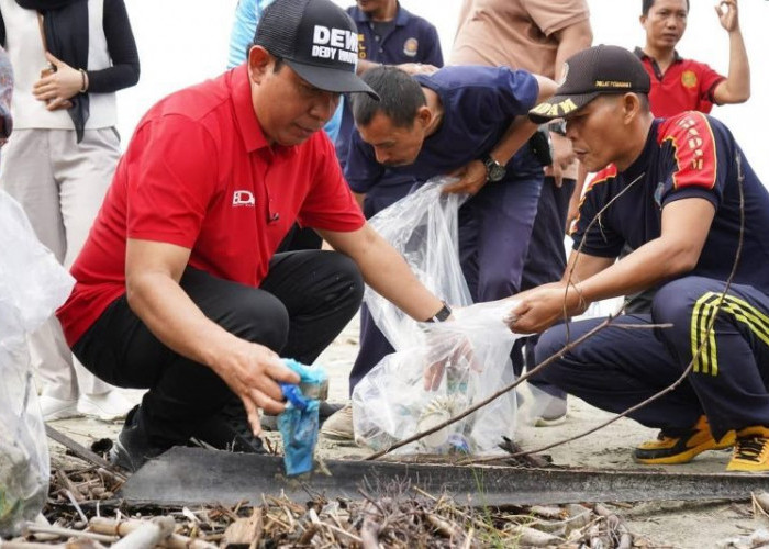 Aksi GEMPAR Bikin Pantai Jakat Bengkulu Makin Kinclong
