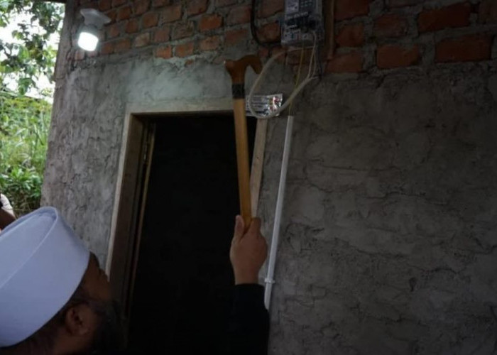 Dapat Listrik Gratis, Gubernur dan Wakil Gubernur Bengkulu Cek Rumah Warga Pasar Ujung Kepahiang