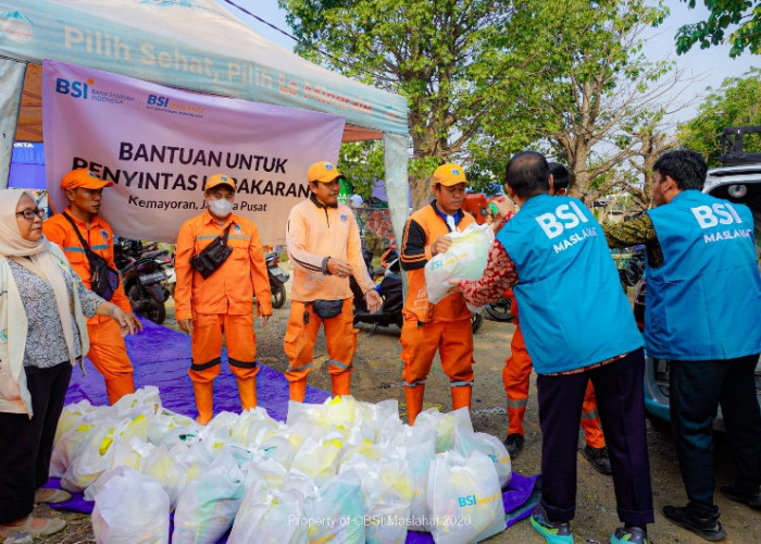 Melalui Posko BPBD, BSI Maslahat Salurkan 250 Paket Sembako untuk Penyintas Kebakaran Kemayoran