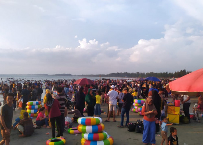 Warga Sumsel Ikut Nikmati Keindahan  Pantai Jakat dan Pantai Panjang Bengkulu 