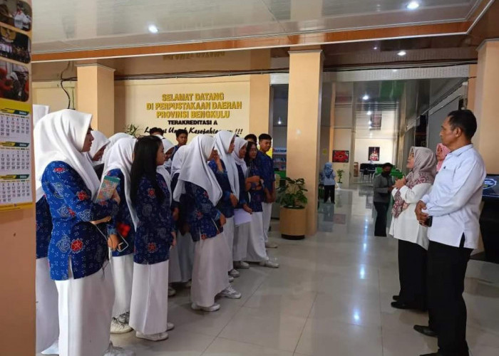 Tingkatkan Literasi, Siswa SMAN 5 dan Guru Kunjungi Perpustakaan Provinsi Bengkulu