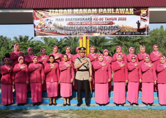 HUT Bhayangkara, Polres Bengkulu Selatan Laksanakan Upacara Ziarah di Taman Makan Pahlawan