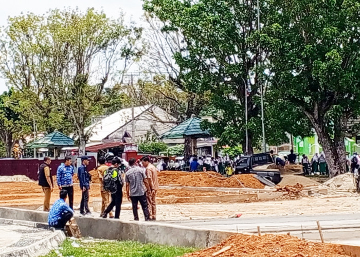 Realisasi Pembangunan Alun-Alun Lapangan Merdeka Kota Bintuhan  Sudah 60 Persen