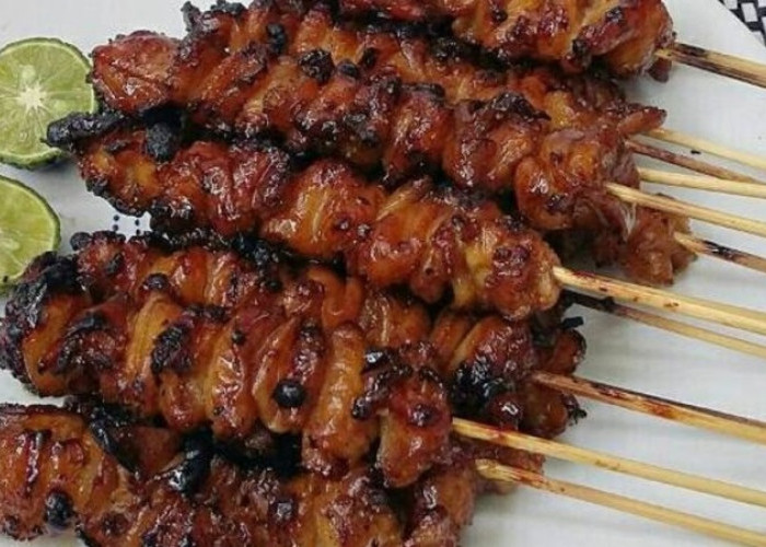 Ini Rahasia Sate Kulit Ayam Krispi yang Enak Nan Kenyal
