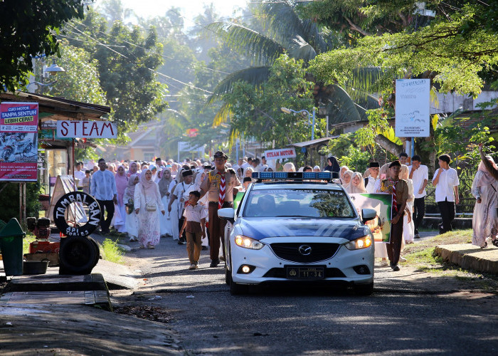 Semangat Hijrah Menggema, Ribuan Warga dan Pelajar Padati Pawai Akbar 1 Muharram di Kaur