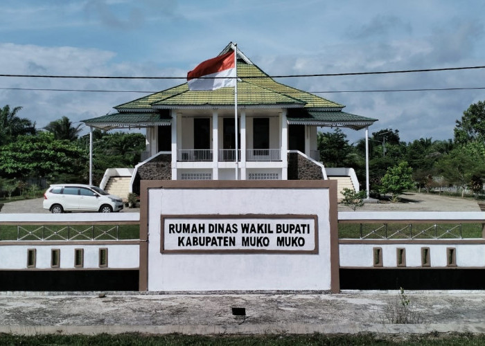 Unik, Nama Kabupaten di Depan  Rumah Dinas Wabup Mukomuko Salah Tulis, Bagaimana Ini Bapak Bupati!